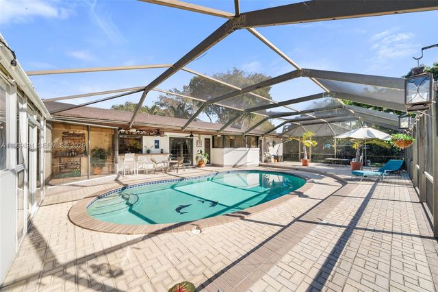 17242 SW 88th Ave, Palmetto Bay, FL 33157