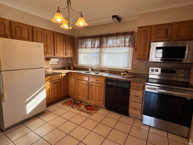 3410 CHARLOTTE Avenue, Fort Wayne, IN 46805