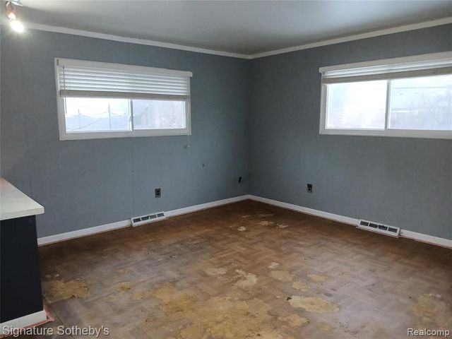 22101 Church Street, Oak Park, MI 48237