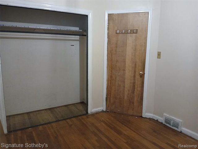 22101 Church Street, Oak Park, MI 48237