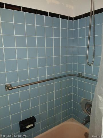 22101 Church Street, Oak Park, MI 48237