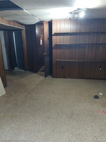 22101 Church Street, Oak Park, MI 48237