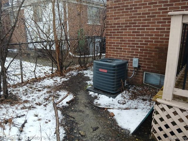 22101 Church Street, Oak Park, MI 48237