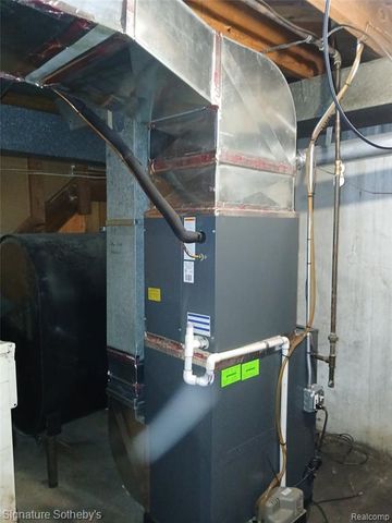 22101 Church Street, Oak Park, MI 48237