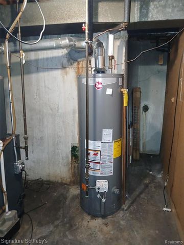 22101 Church Street, Oak Park, MI 48237