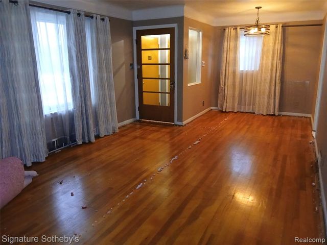 22101 Church Street, Oak Park, MI 48237