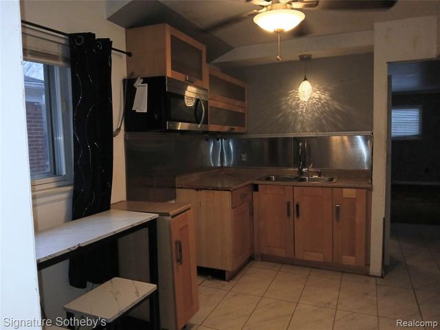 22101 Church Street, Oak Park, MI 48237