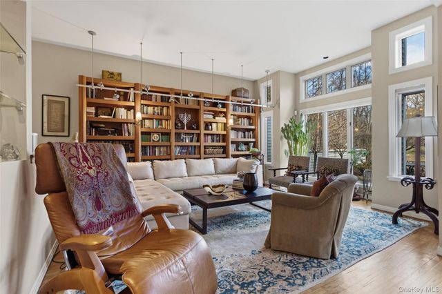 24 Beechwood Way, Briarcliff Manor, NY 10510