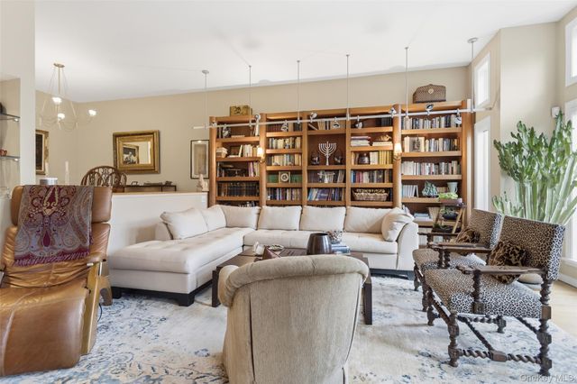 24 Beechwood Way, Briarcliff Manor, NY 10510