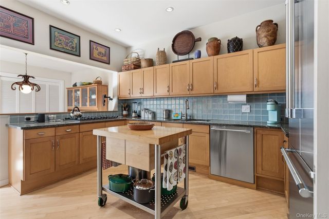 24 Beechwood Way, Briarcliff Manor, NY 10510