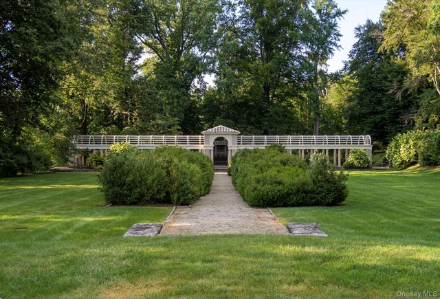 24 Beechwood Way, Briarcliff Manor, NY 10510