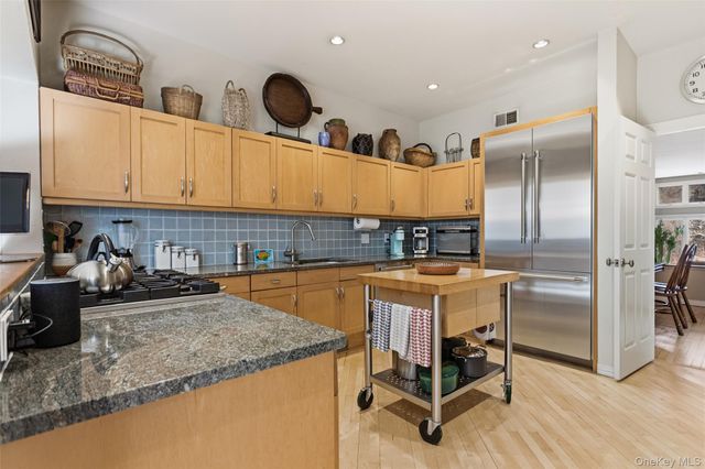 24 Beechwood Way, Briarcliff Manor, NY 10510