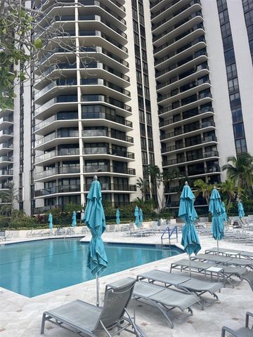 19667 Turnberry Way 4J, Miami, FL 33180