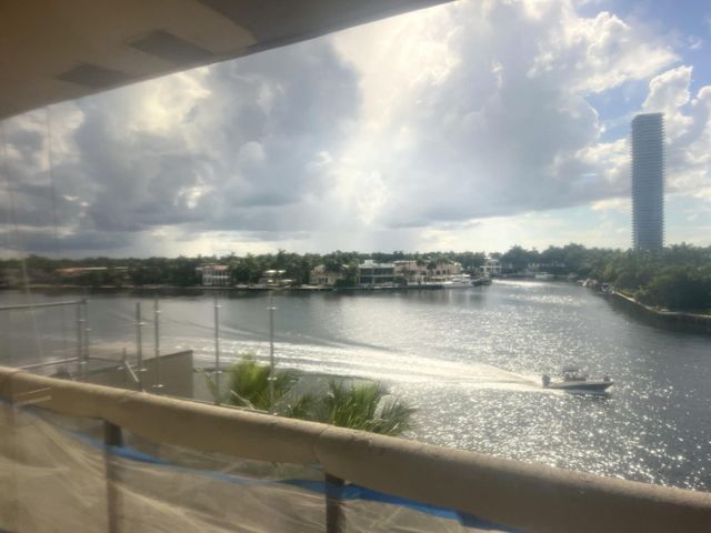 19667 Turnberry Way 4J, Miami, FL 33180