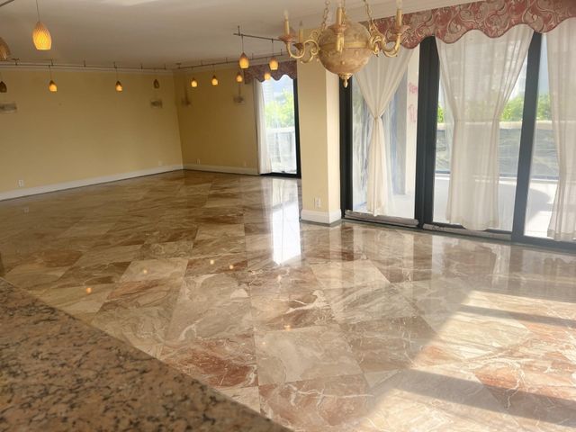 19667 Turnberry Way 4J, Miami, FL 33180