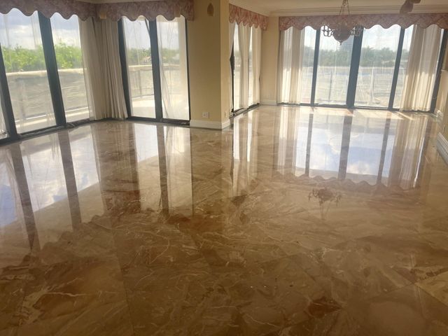 19667 Turnberry Way 4J, Miami, FL 33180