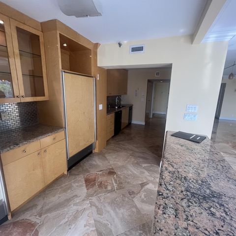 19667 Turnberry Way 4J, Miami, FL 33180