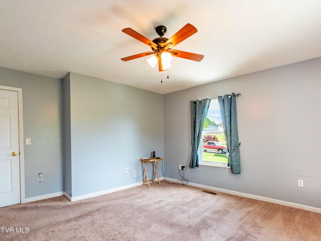271 Stewart Hills Drive, Rogersville, TN 37857