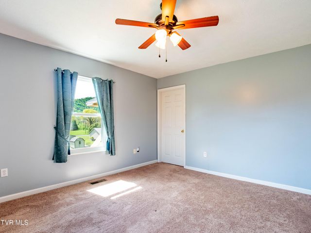 271 Stewart Hills Drive, Rogersville, TN 37857