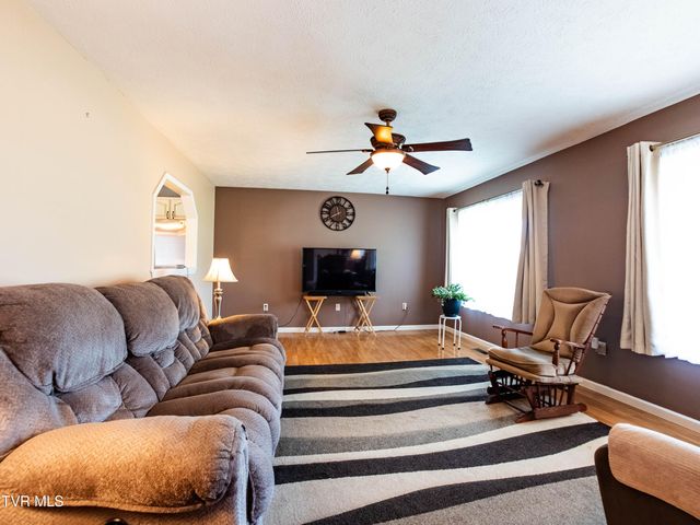 271 Stewart Hills Drive, Rogersville, TN 37857