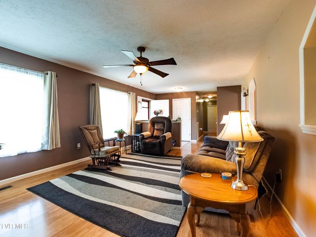 271 Stewart Hills Drive, Rogersville, TN 37857