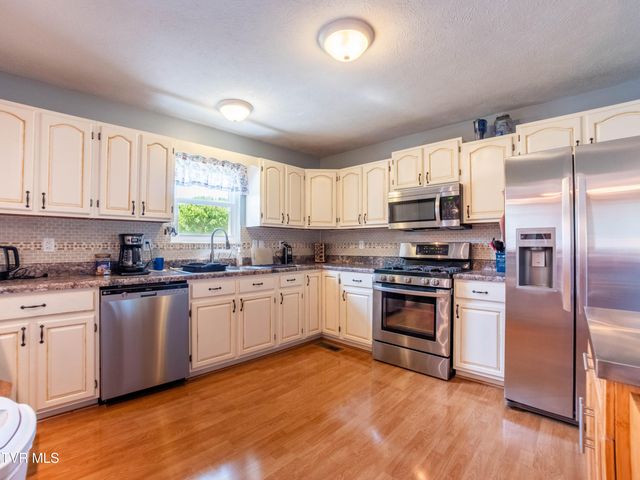 271 Stewart Hills Drive, Rogersville, TN 37857