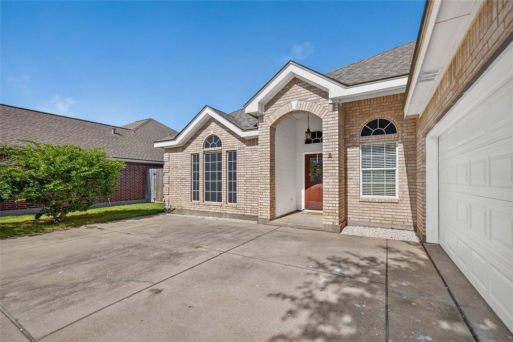 338 Lema Dr, Portland, TX 78374 — photo 2