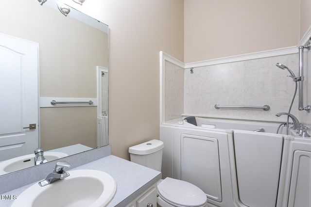 34 Blue Pond Road, Clayton, NC 27520