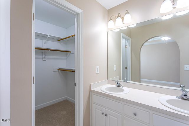 34 Blue Pond Road, Clayton, NC 27520