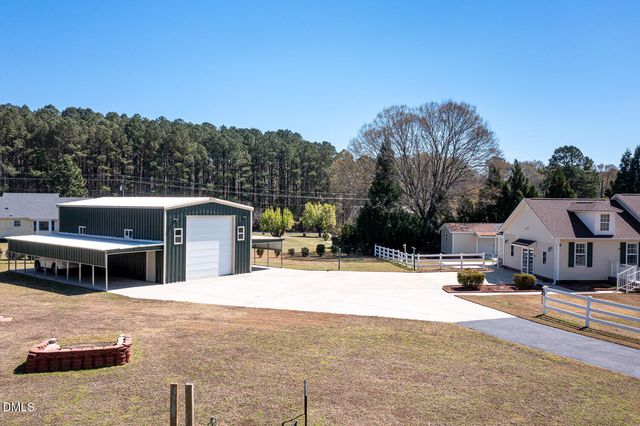 34 Blue Pond Road, Clayton, NC 27520