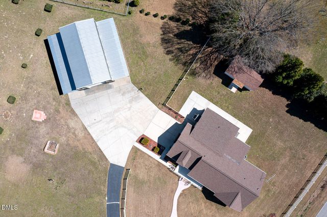 34 Blue Pond Road, Clayton, NC 27520