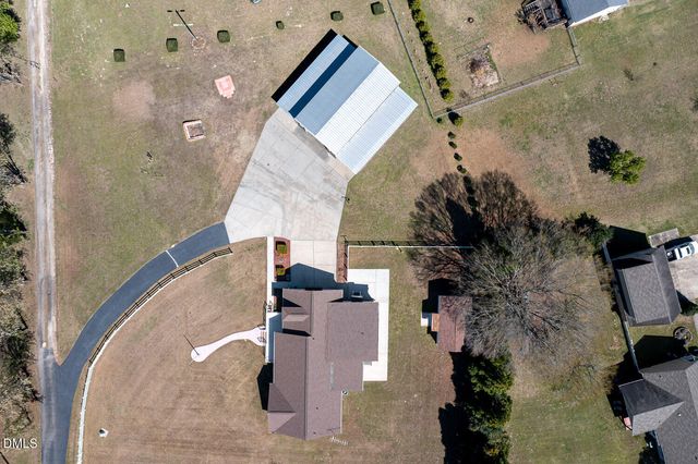 34 Blue Pond Road, Clayton, NC 27520