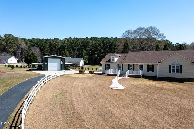 34 Blue Pond Road, Clayton, NC 27520