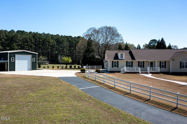 34 Blue Pond Road, Clayton, NC 27520