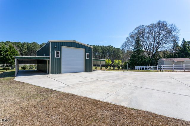 34 Blue Pond Road, Clayton, NC 27520