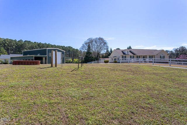 34 Blue Pond Road, Clayton, NC 27520