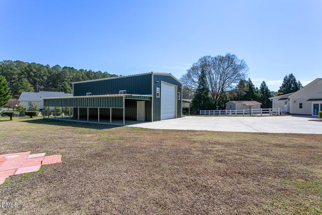 34 Blue Pond Road, Clayton, NC 27520