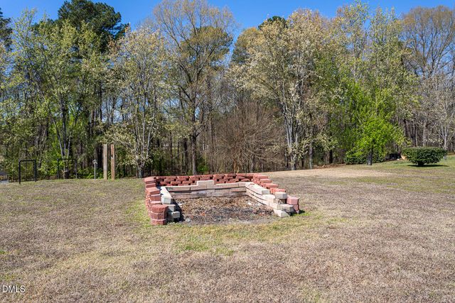 34 Blue Pond Road, Clayton, NC 27520