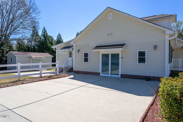 34 Blue Pond Road, Clayton, NC 27520