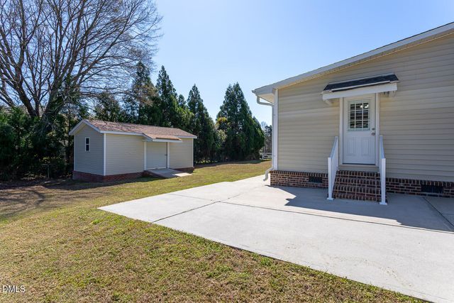 34 Blue Pond Road, Clayton, NC 27520