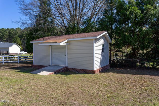 34 Blue Pond Road, Clayton, NC 27520