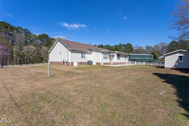 34 Blue Pond Road, Clayton, NC 27520