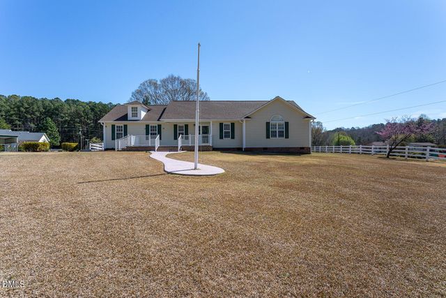 34 Blue Pond Road, Clayton, NC 27520