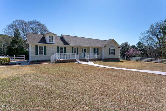 34 Blue Pond Road, Clayton, NC 27520