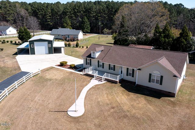 34 Blue Pond Road, Clayton, NC 27520