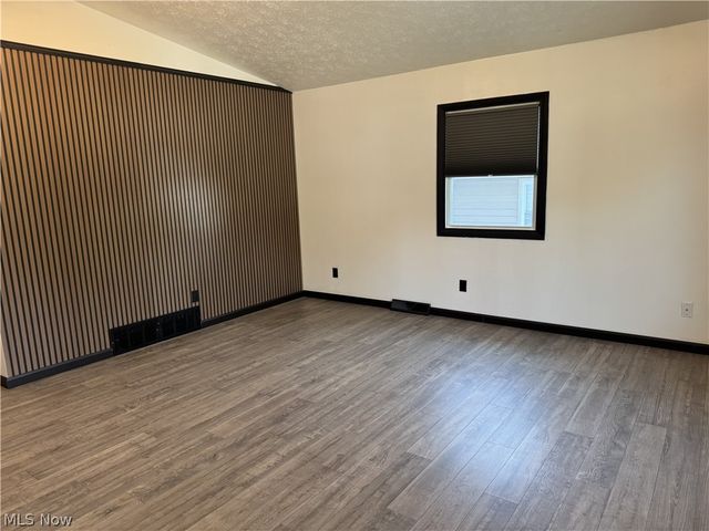 522 Grandview Avenue, Barberton, OH 44203