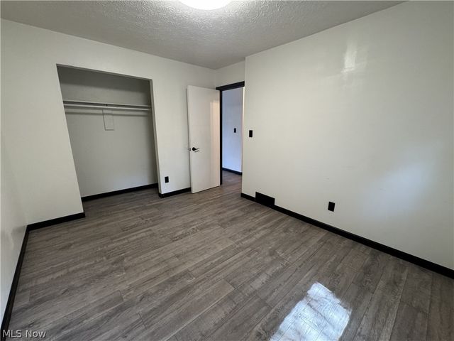 522 Grandview Avenue, Barberton, OH 44203