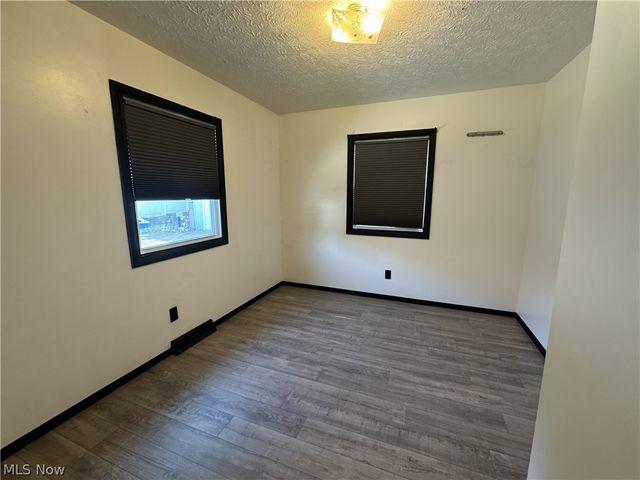 522 Grandview Avenue, Barberton, OH 44203