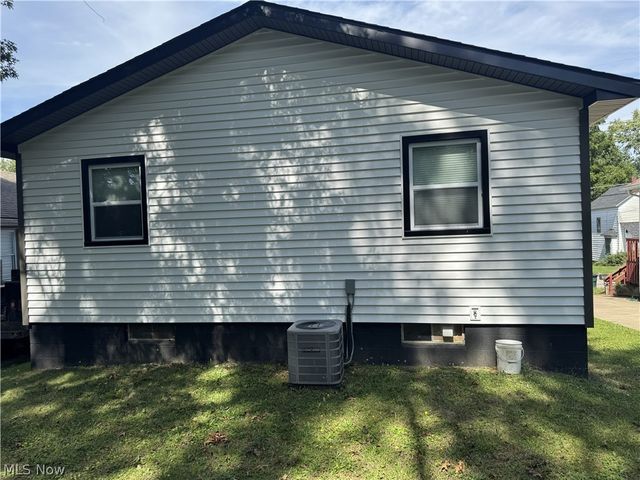 522 Grandview Avenue, Barberton, OH 44203