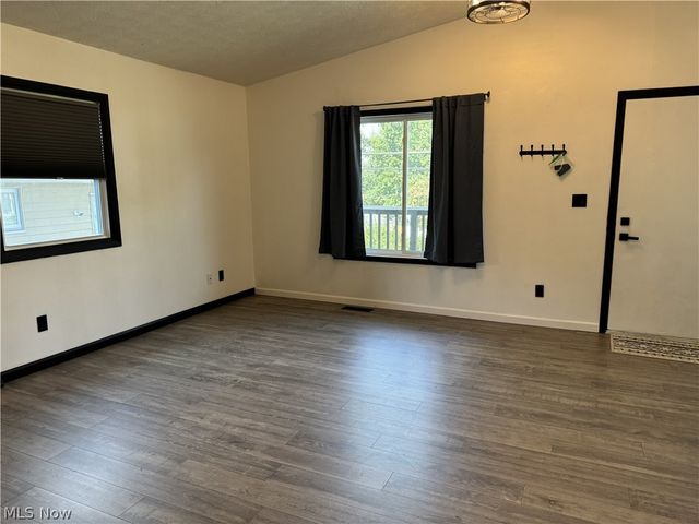 522 Grandview Avenue, Barberton, OH 44203